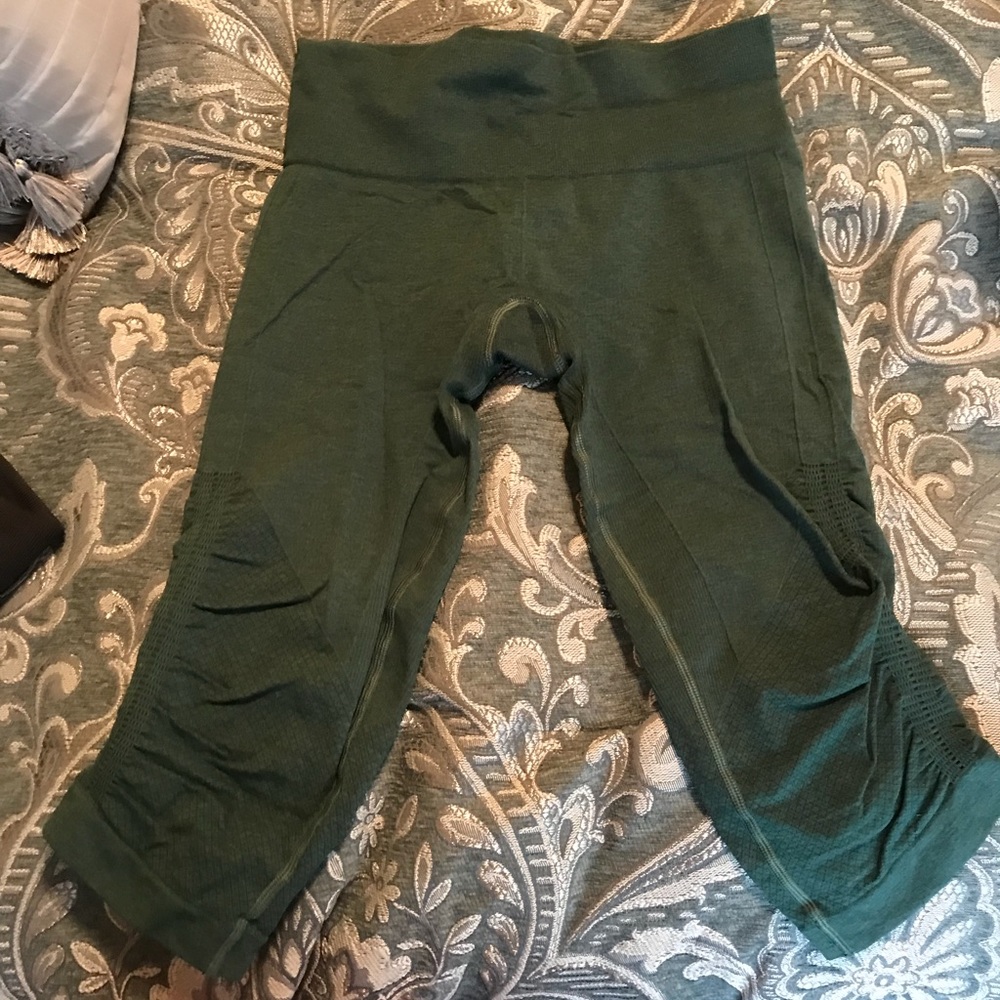 Lululemon in the Flow Crop